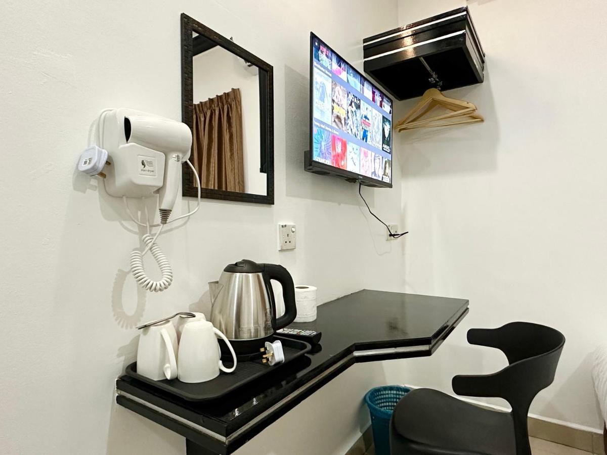 Hotel Tourist City Centre By Hotspot Essential Kota Kinabalu Exterior foto