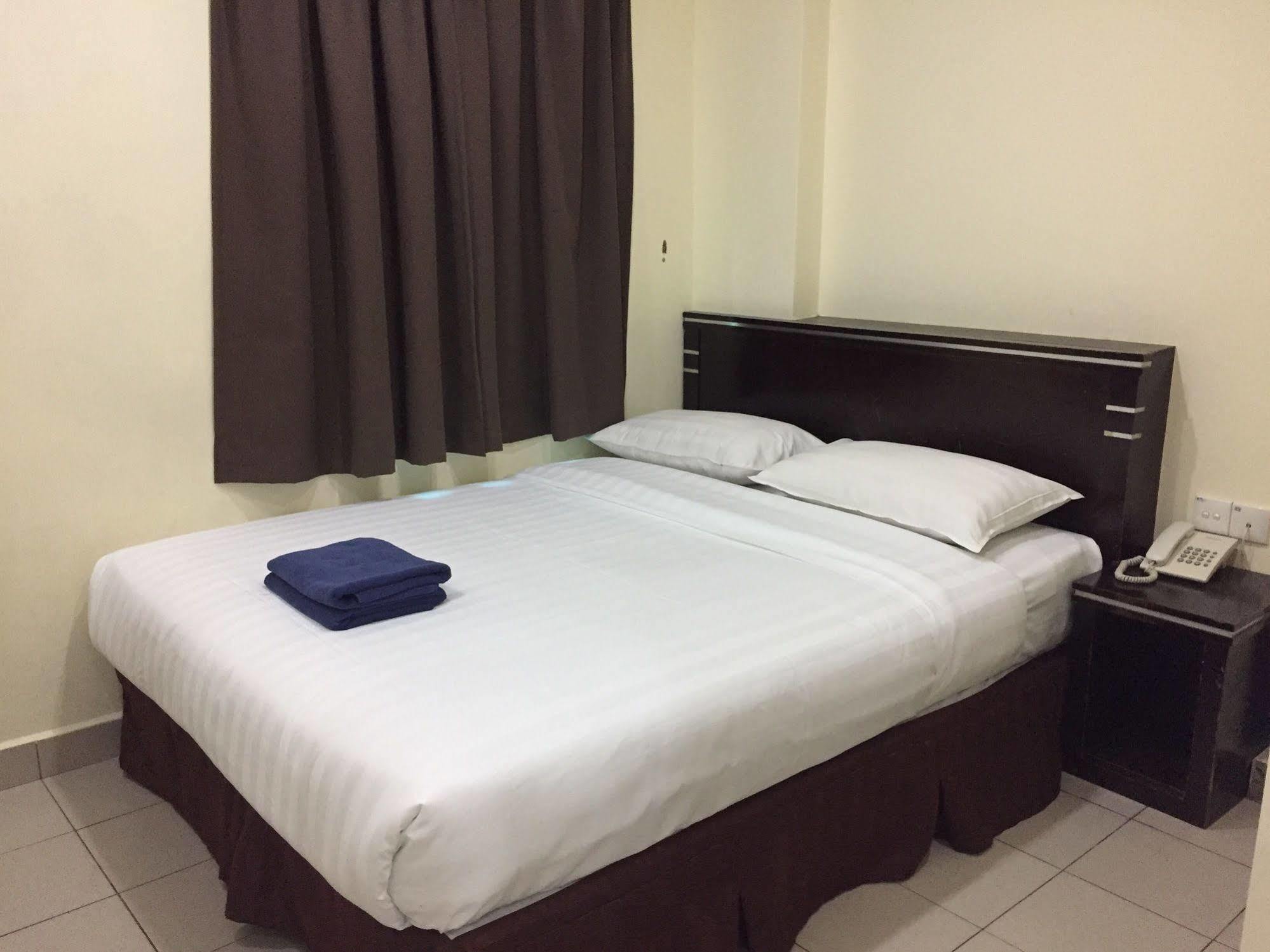 Hotel Tourist City Centre By Hotspot Essential Kota Kinabalu Exterior foto